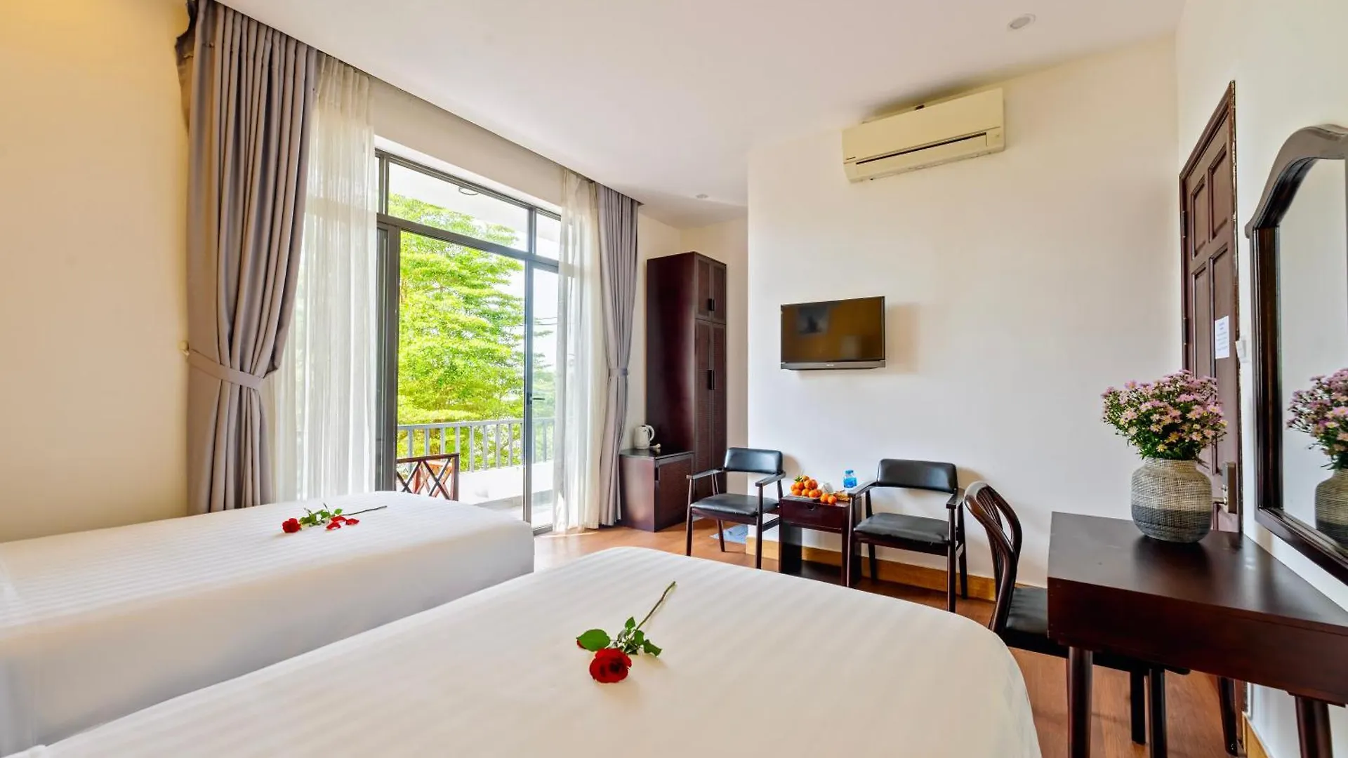 Serene Riverside Hotel Hội An 4*,