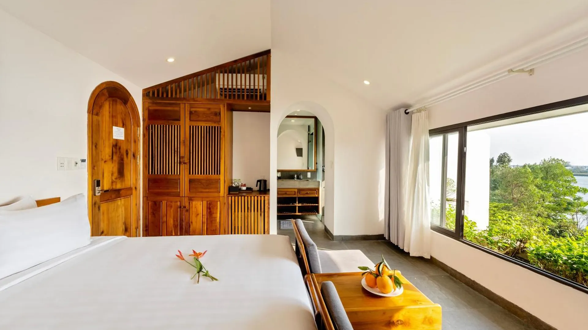 Serene Riverside Hotel Hội An