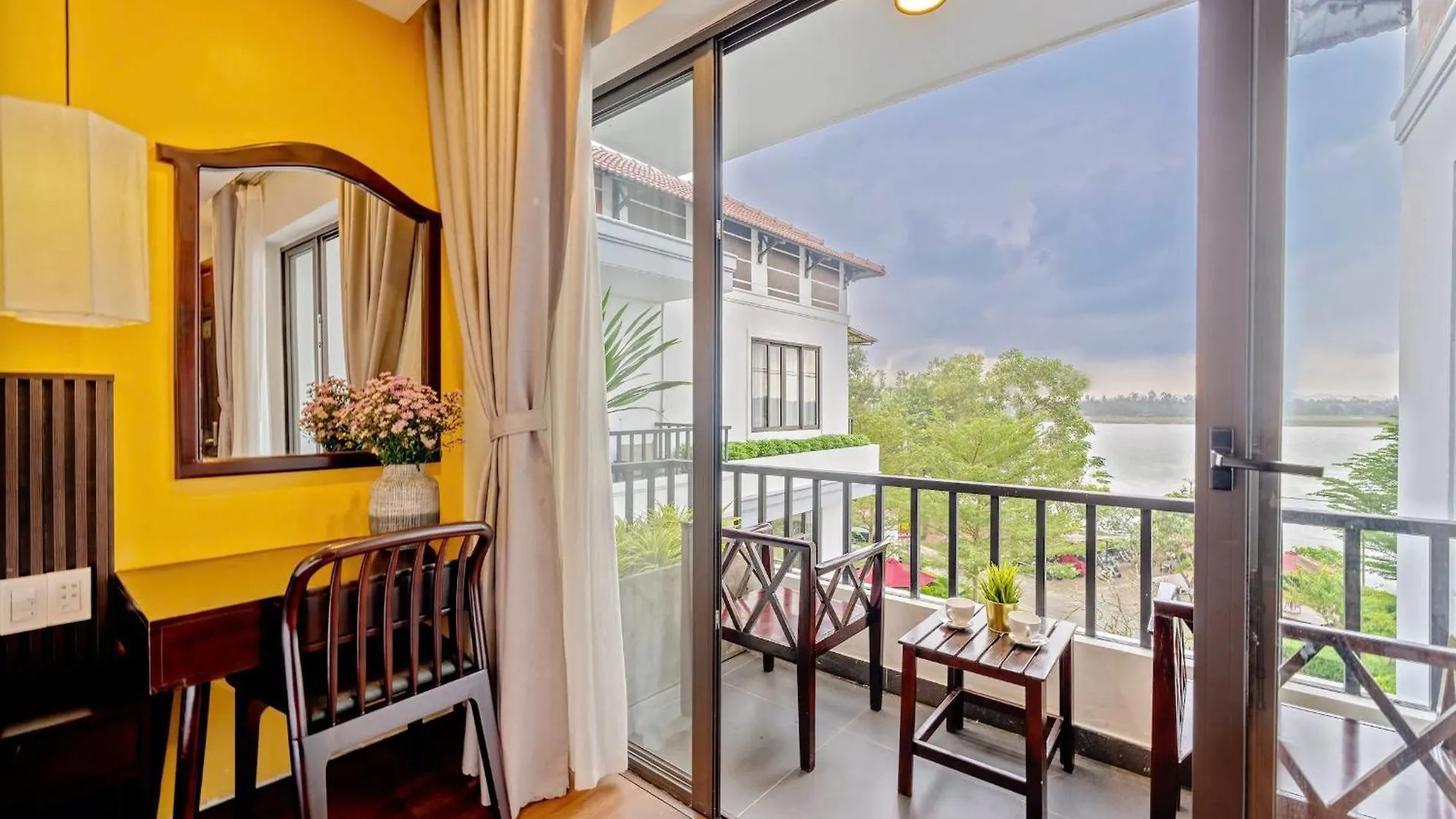 Serene Riverside Hotel Hội An
